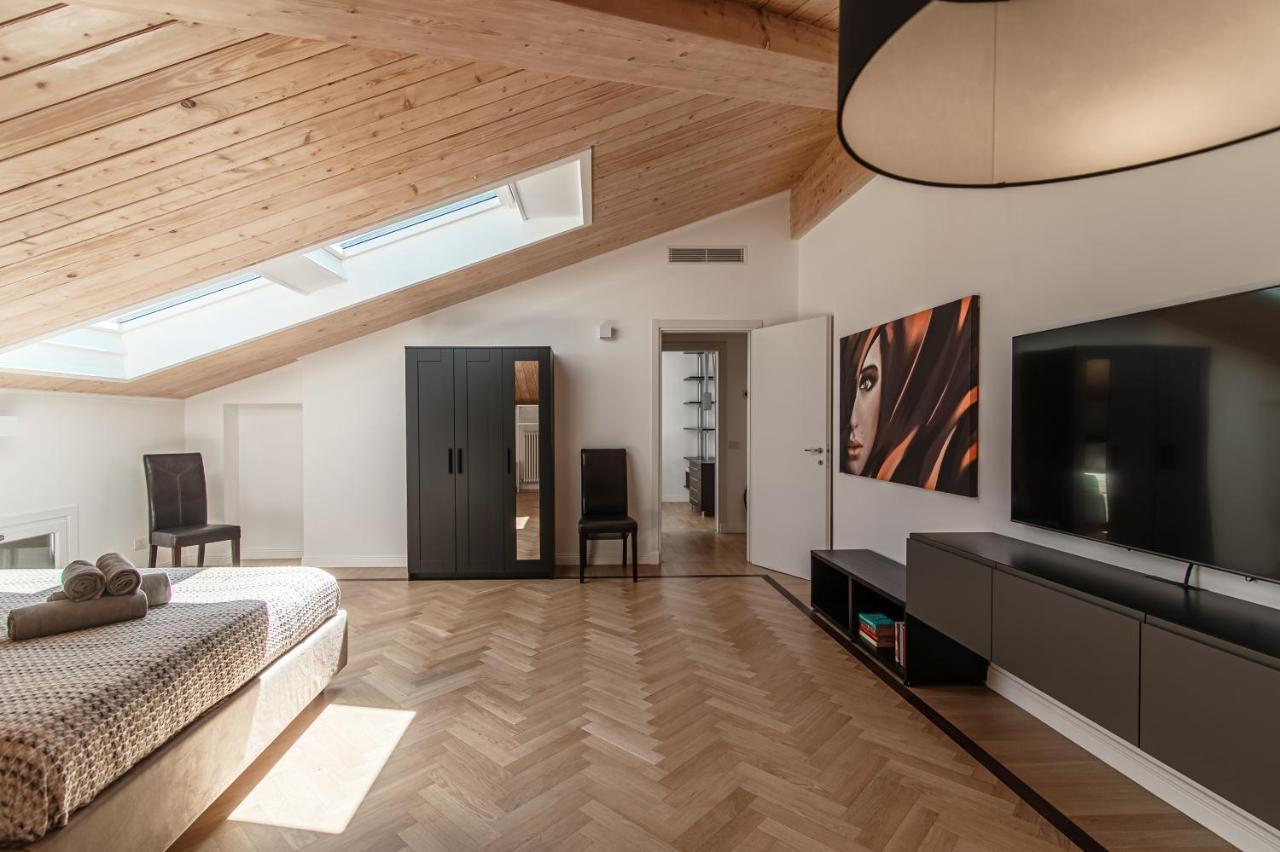 Апартаменти Attic 64 - The House Of Travelers Комо Екстер'єр фото